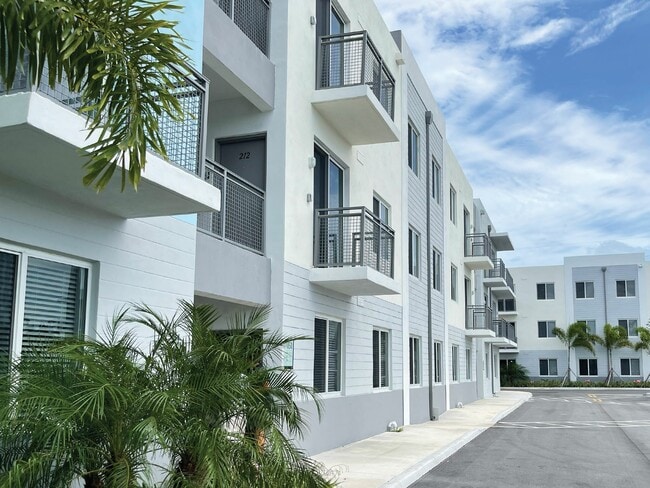 Building Photo - Advenir at Ludlam Trail