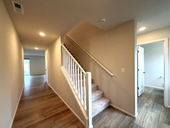 Foto del edificio - A Perfect Blend of New & Timeless – 4BR, 3...