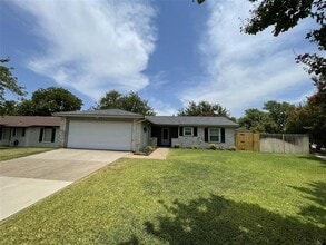 Building Photo - 701 S Hunters Glen Cir