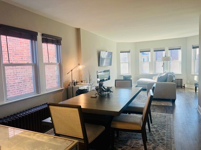 Building Photo - 1827 Gunderson Ave