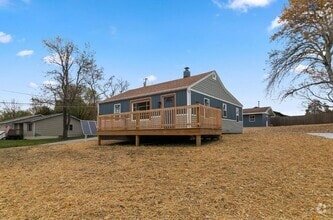 Building Photo - 702 S 10th Ave