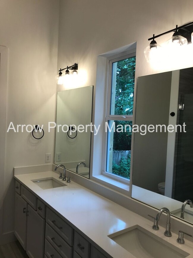 Building Photo - Gorgeous 4br New Construction in South Nas...