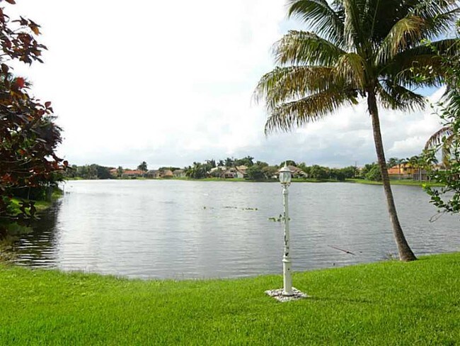 Foto del edificio - 10220 SW 13th St