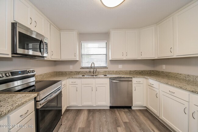 Foto del edificio - 9904 Moss Side Ln