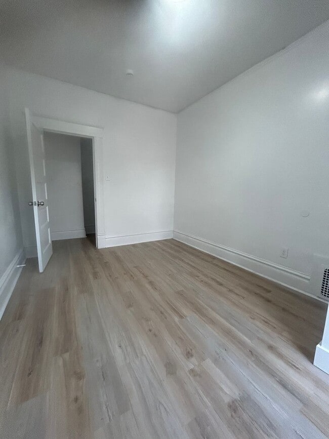 Building Photo - University of Utah Student Housing