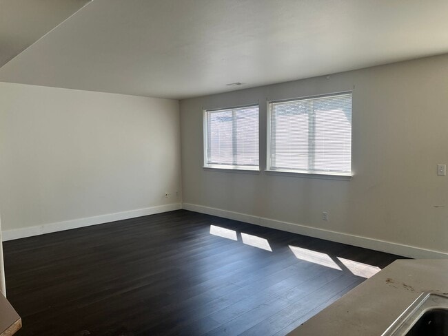 Building Photo - 3 Bedroom Home available now!