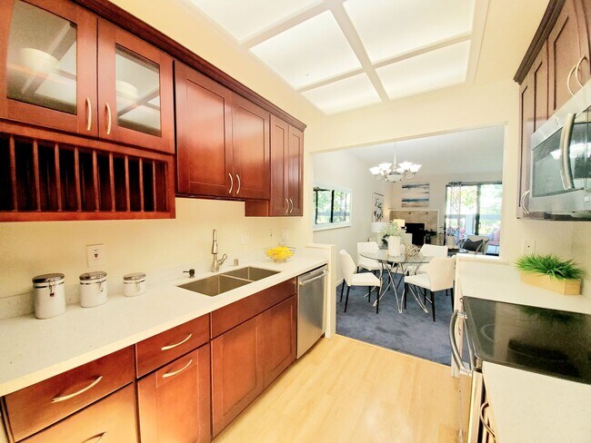 Building Photo - 530 Shorebird Cir