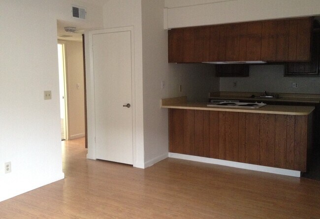 Foto del edificio - 1014 Clinton Rd