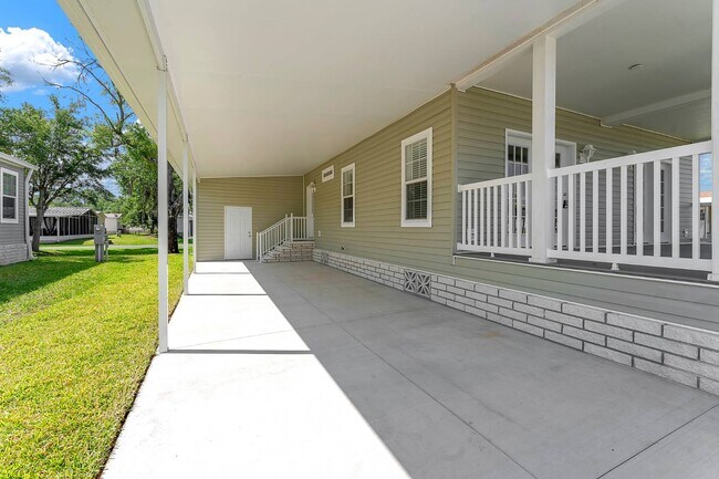 Foto del edificio - 3269 Walden Shores Blvd