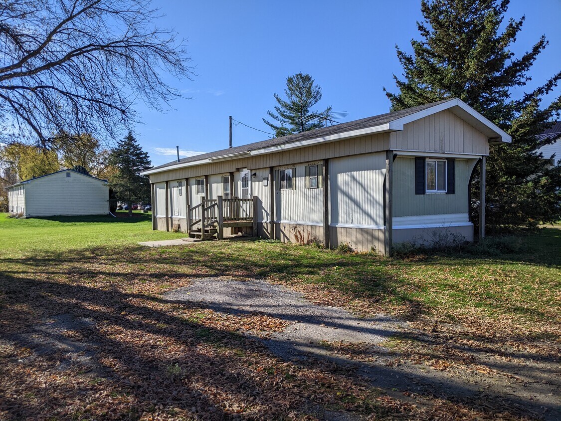 Building Photo - 9773 State Rd