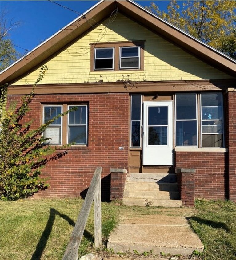 Primary Photo - 409 E Archer Ave