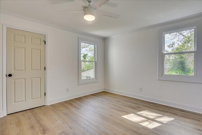 Building Photo - 2201 Pund Ave