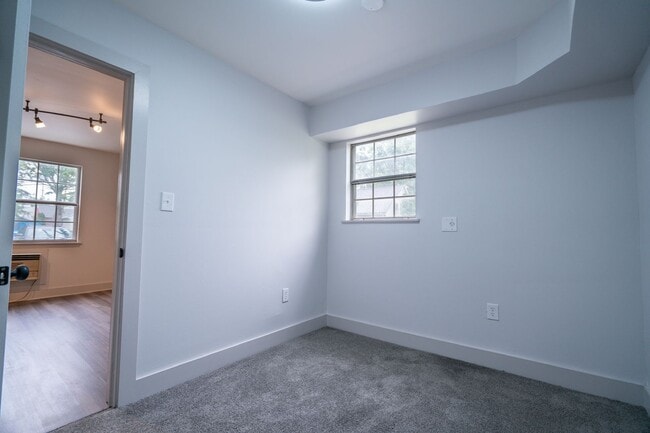 Photo - 139 E Butler Ave Apartment