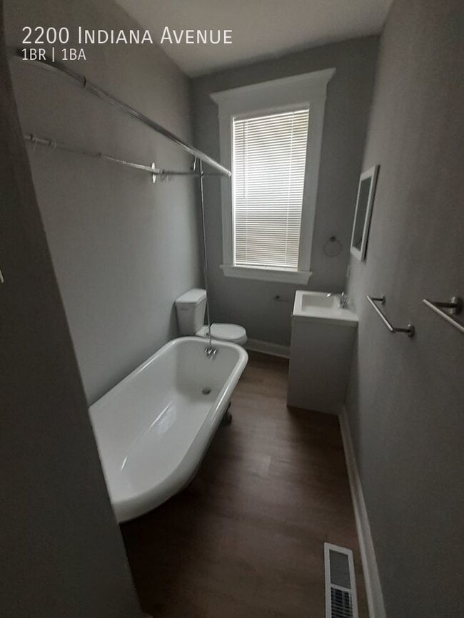 Building Photo - Huge one bedroom in Fox Park Neighborhood