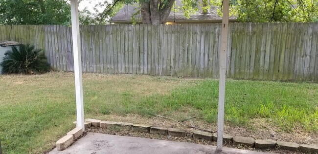 Building Photo - 2607 Gilliom Dr