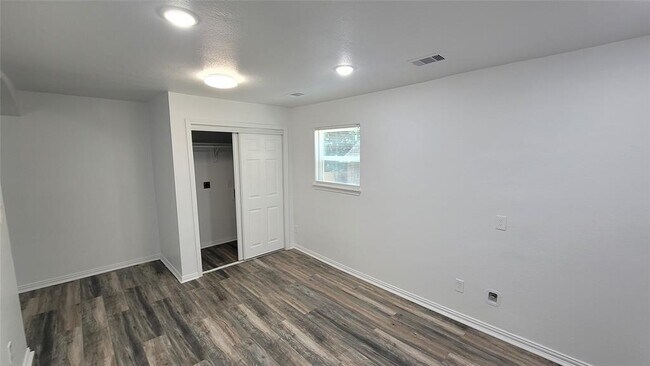 Building Photo - 2603 Oakcliff St