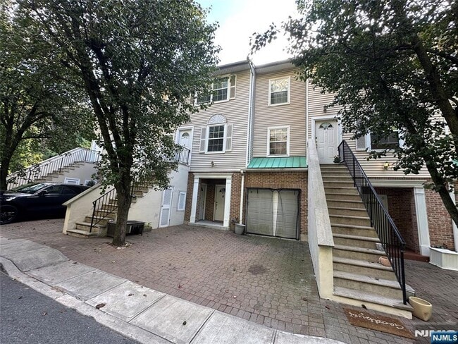 Building Photo - 60 Bergen Ridge Rd