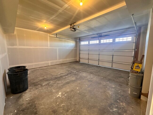 Building Photo - 655 Booshway St