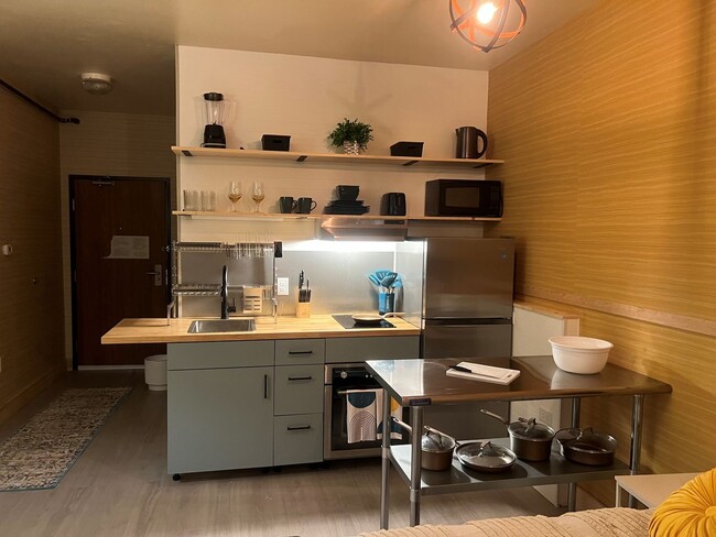 Interior Photo - ALL UTILITIES+ Internet Included - New Apa...