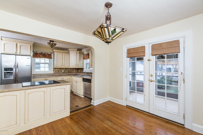 Foto del edificio - 4016 Hillsboro Rd