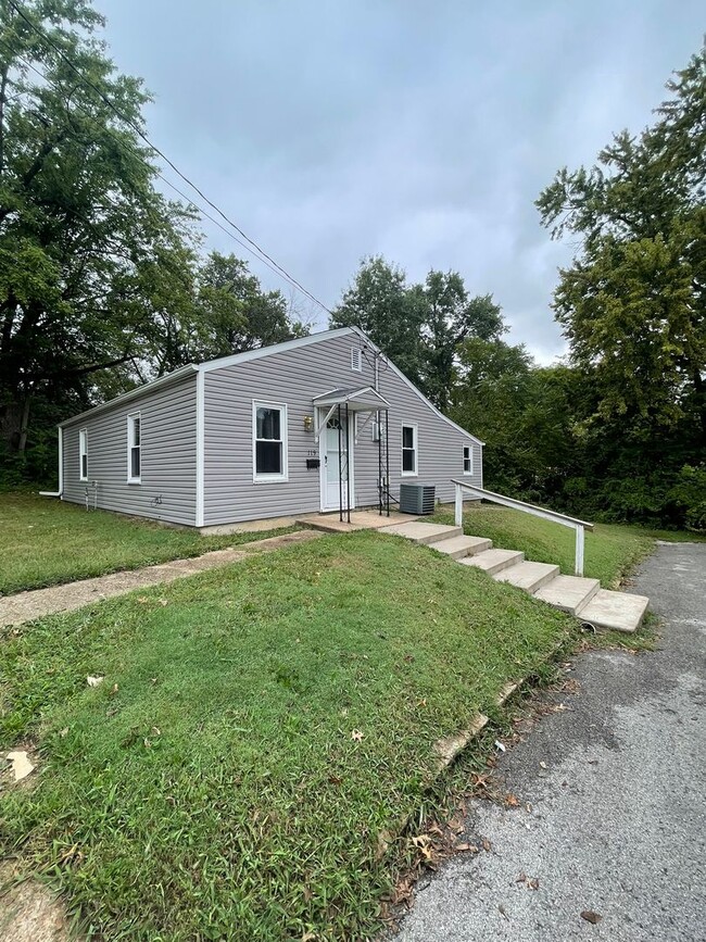 Building Photo - 3 Bed 1 Bath House for rent in Bowling Green, MO