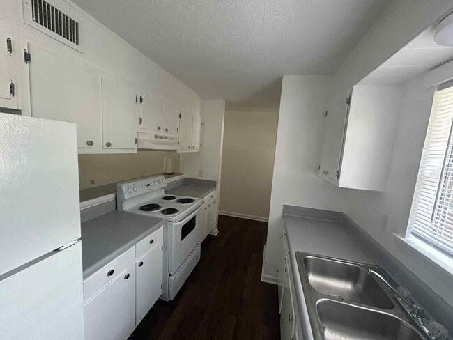 Foto del edificio - Cedar Trace Apartments