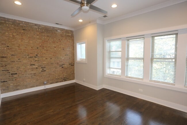 Building Photo - 3915 N Janssen Ave