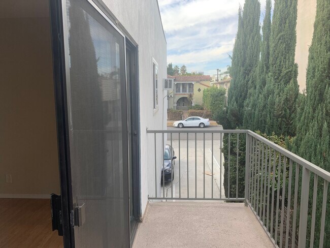 Balcony off living room - 1428 S Bedford St