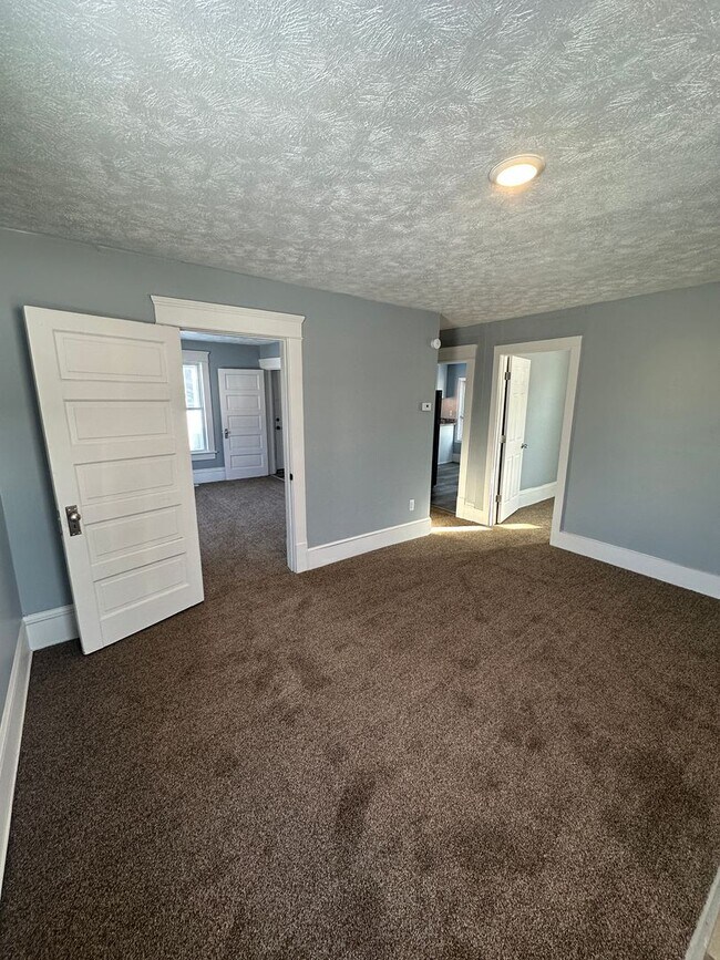 Building Photo - Lease-to-Purchase Fully Updated Home with Garage & Modern Finishes!