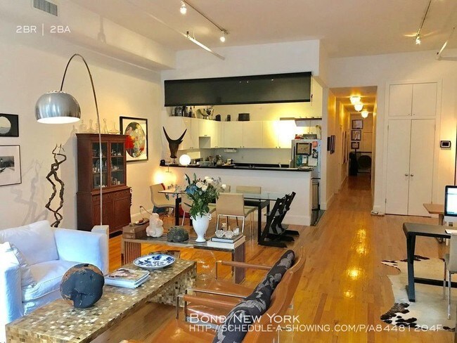 Building Photo - Massive Full Floor Two Bedroom Loft!