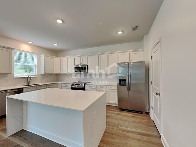 Building Photo - 116 Punderson Dr