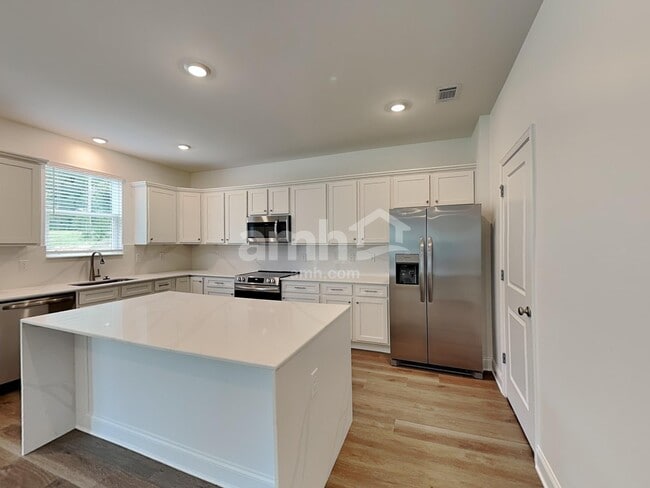 Building Photo - 213 Latitia Lane