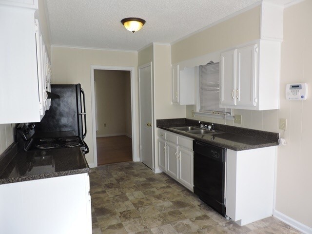 Building Photo - 5405 Cottonwood Rd