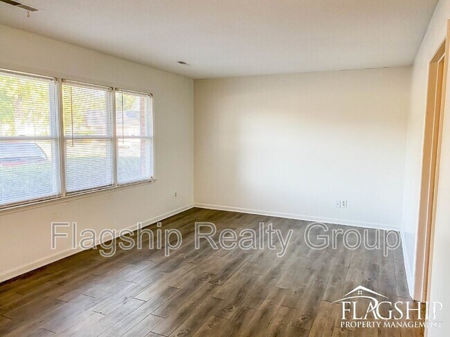 Building Photo - 4229- W Horne Ave