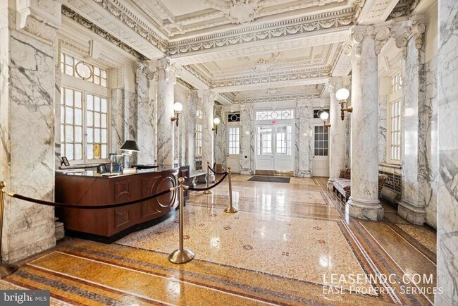 Foto del edificio - 2022 Columbia Rd NW
