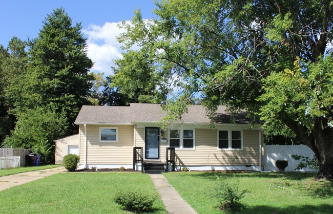 Building Photo - Great Three Bedroom Home