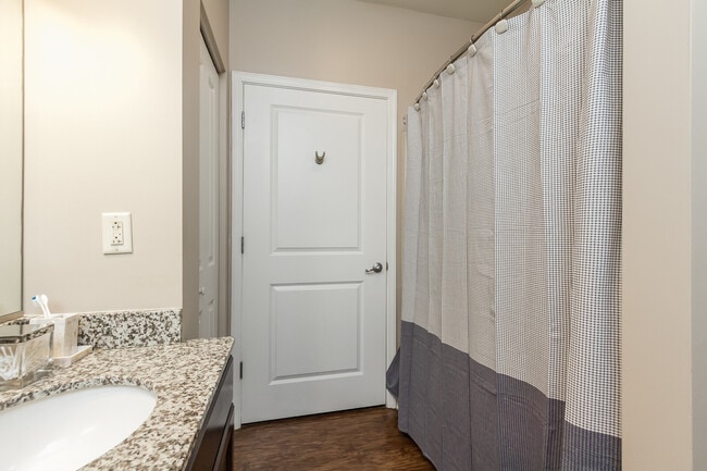 1BR, 1BA | 768 - 796SF - Waters Edge