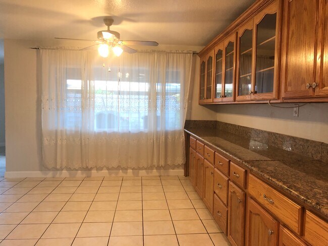 Building Photo - 2136 S Mountain View Ave