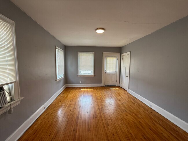 Foto del edificio - 2748 Harris Ave
