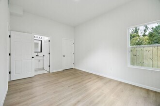 Building Photo - 301 Cartersville St
