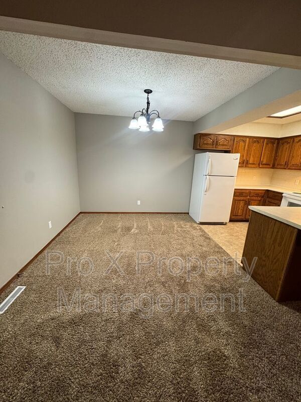 Building Photo - 296 Streamside Ct