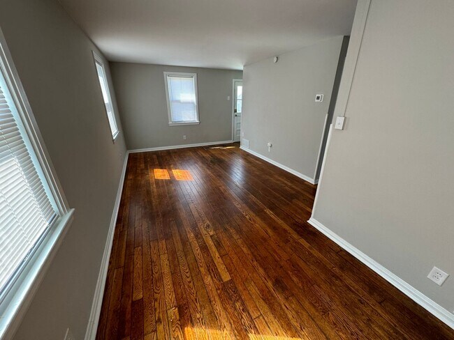 Building Photo - Semi Detached