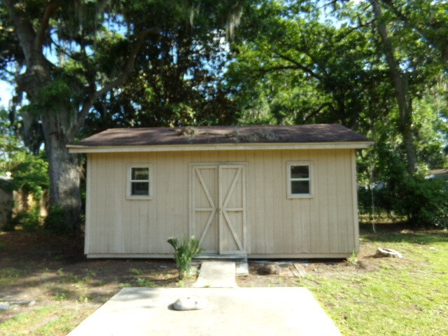 Building Photo - 2803 Smilax Ave