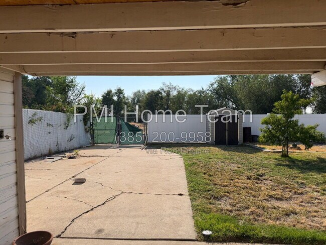 Building Photo - 177 Country Club Dr