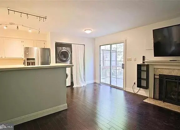 Living room into kitchen - 805 Wind Ridge Dr