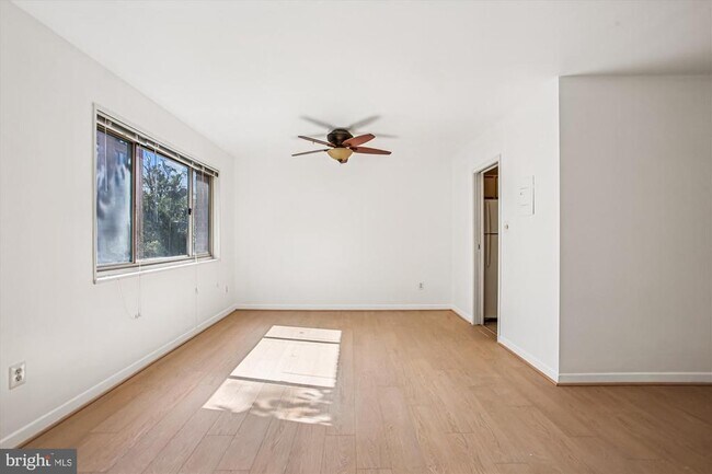 Foto del edificio - 3900 Tunlaw Rd NW