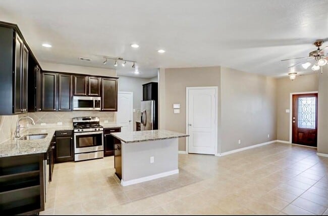 Building Photo - 27007 Barrow Glen Dr