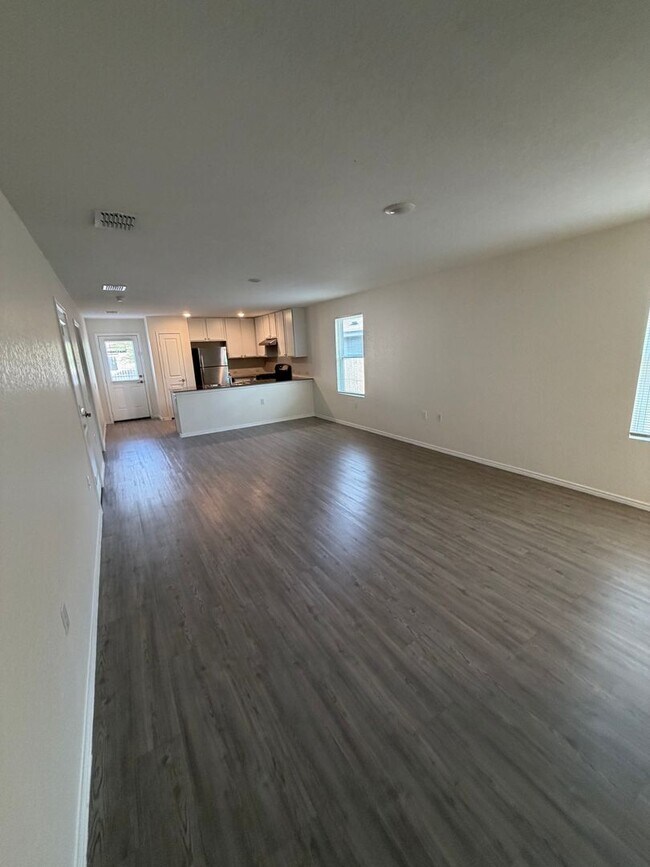 Building Photo - Beautiful VIDA Home Available Now – 2 Weeks FREE Rent!