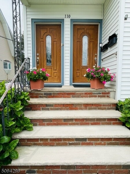 Foto del edificio - 110 Parmelee Ave