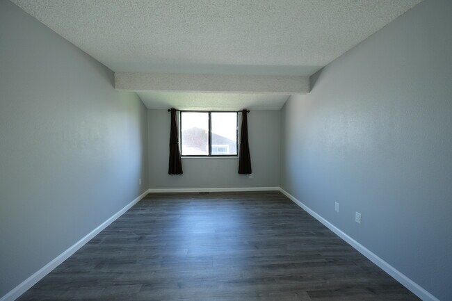 Dormitorio principal - 8627 Chase Dr